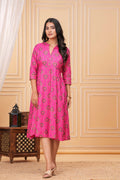 Hot pink cotton blend kurta with gold foil print paisley motifs and 3/4 sleeves