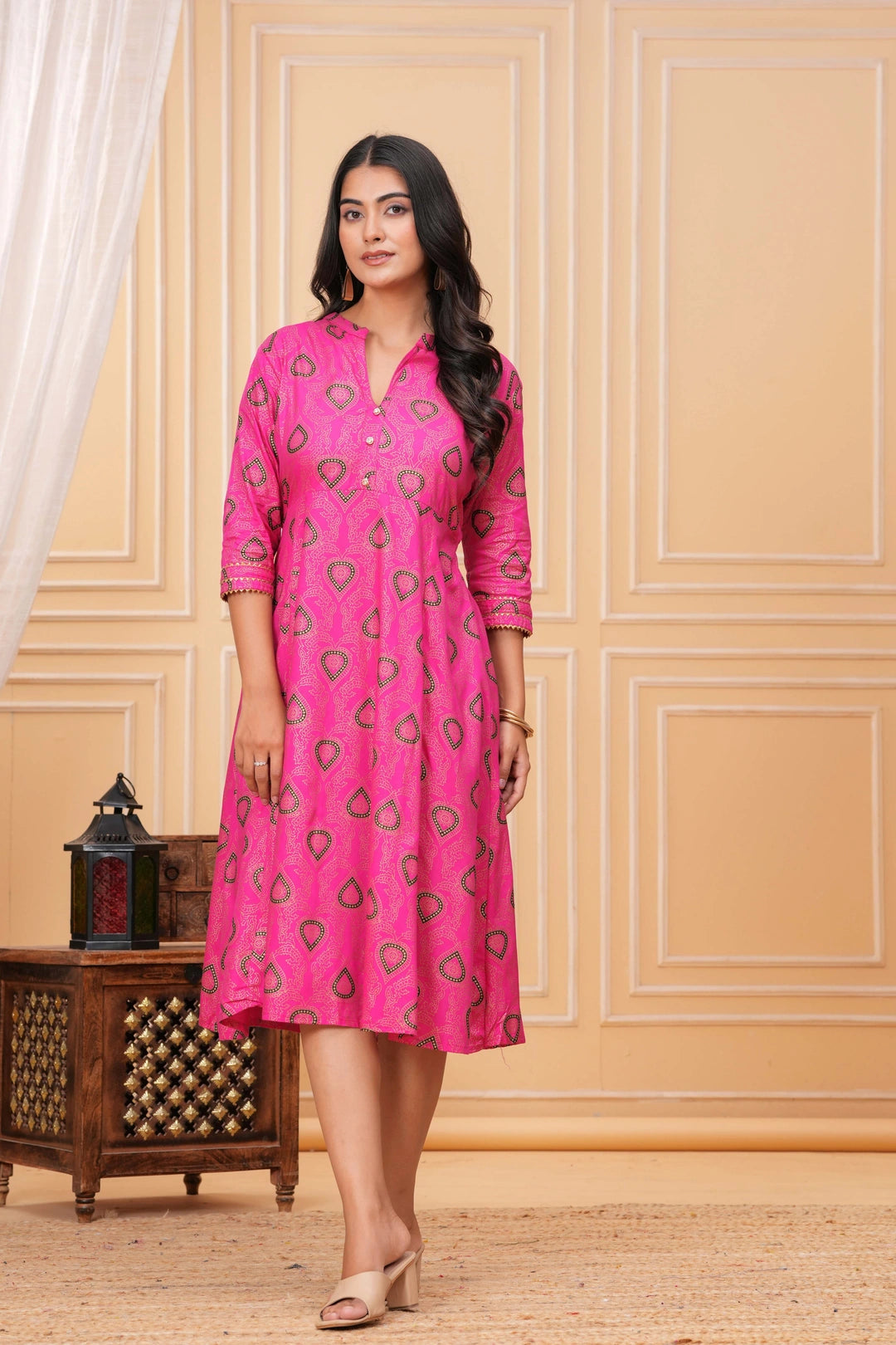 Hot pink cotton blend kurta with gold foil print paisley motifs and 3/4 sleeves